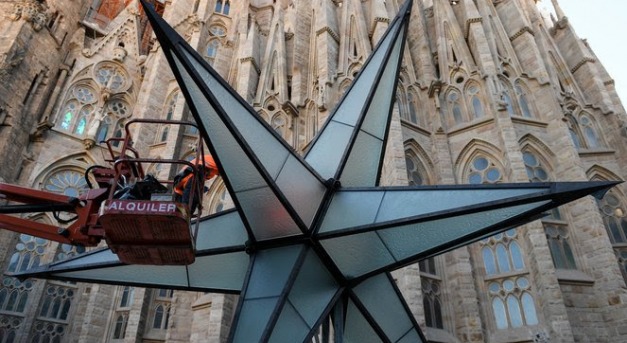 Hamarosan átadják a Sagrada Família kilencedik tornyát, 5,5 tonnás üvegcsillag kerül a tetejére